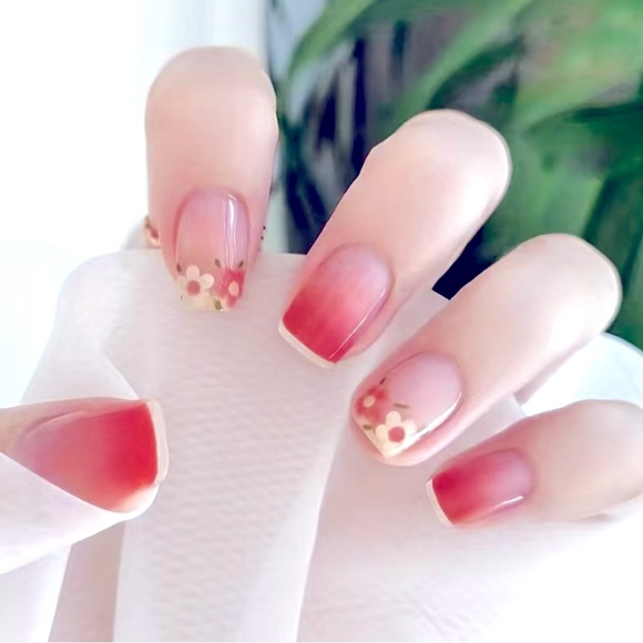 🍒🍒 Flower French Tips - Picture 1 of 4